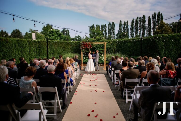Photo by Seattle Wedding Photographers Jenn Tai & Co