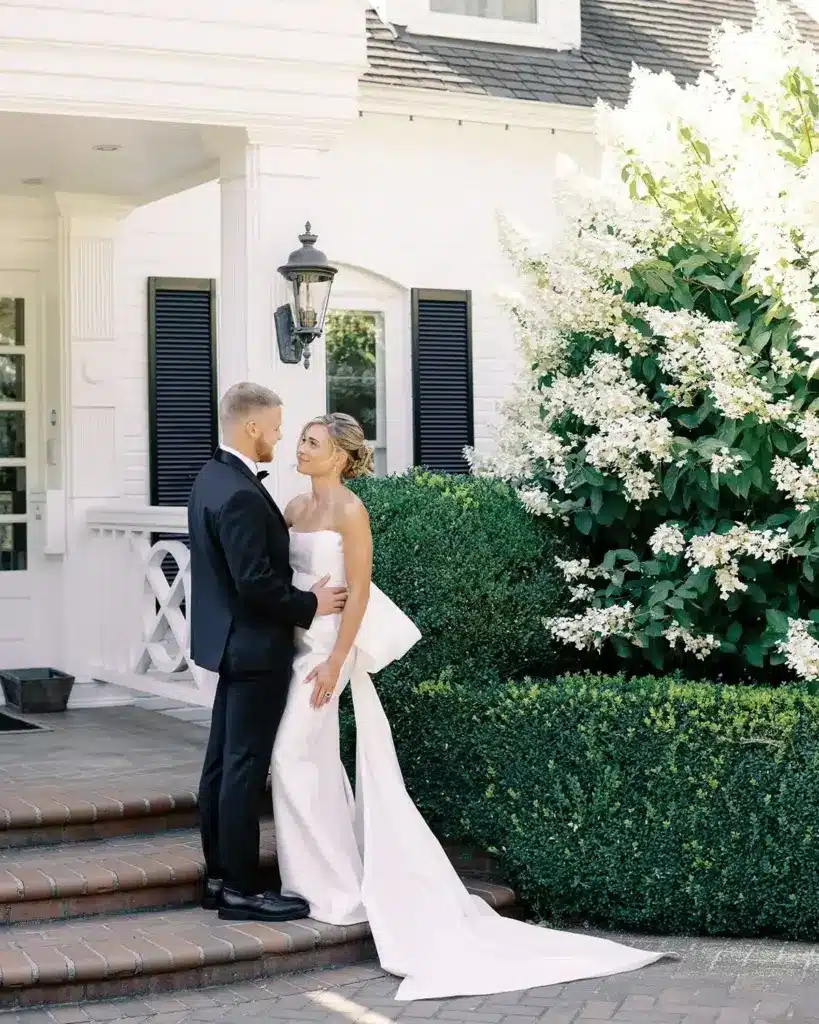A bride and groom on the front steps of the manor at Fox Hollow Farm, an estate wedding venue in Issaquah