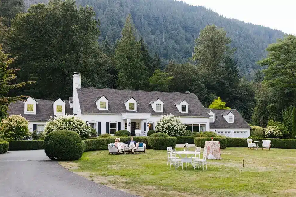 The manor and lawn at Fox Hollow Farm, a country estate venue in Issaquah